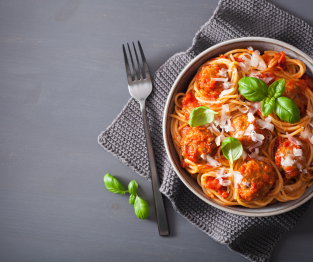 Húsgombócos paradicsomos spagett